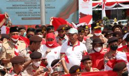 Gerakan 10 Juta Bendera Merah Putih, Mendagri Ingat Keberanian Arek-arek Suroboyo - JPNN.com