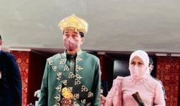 Tiba di Gedung Senayan, Jokowi Gunakan Baju Adat Ini, Gagah - JPNN.com