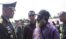 Danrem Brigjen TNI Sembiring Dampingi Mantan Pimpinan OPM Upacara HUT ke-77 RI - JPNN.com