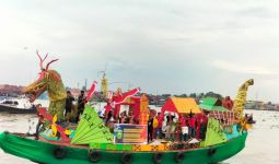 Parade Perahu Hias Percantik Sungai Musi Palembang - JPNN.com