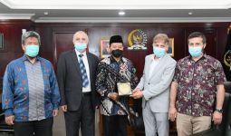 Ustaz HNW Tegaskan Indonesia Dukung Perjuangan Universitas Al Quds Yerusalem - JPNN.com