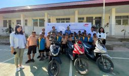Bantu Guru Muda Garda Depan di Rote Ndao, FIFGROUP Donasikan 3 Sepeda Motor - JPNN.com