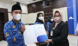 26 Penyuluh KB PPPK di Lingkungan BKKBN Riau Dilantik, Mardalena Berpesan Begini - JPNN.com