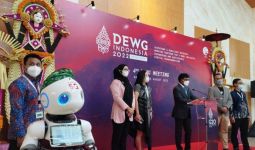 Telkomsel Kenalkan Robot Uu Berteknologi 5G, Bisa Bernyanyi dan Bicara - JPNN.com