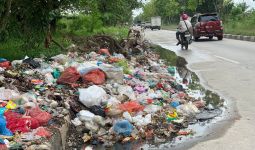 Lihat, Kondisi Jalanan di Pekanbaru Memprihatinkan, Sampah Berserakan dan Bau Busuk - JPNN.com