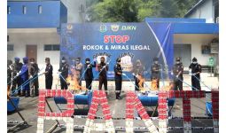 Bea Cukai Musnahkan Barang Ilegal Bernilai Fantastis di Tangerang dan Ternate, wow - JPNN.com