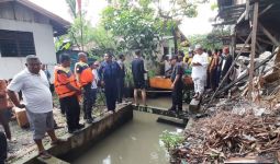 Balita Bermain di Air Selutut, Lalu Menghilang setelah Hujan Datang - JPNN.com