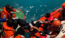 Kapal Pengangkut Semen Tenggelam di Selat Makassar, 9 Orang Belum Ditemukan - JPNN.com