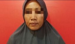 Perempuan Berjilbab Ini Pasrah Saat Ditangkap Polisi, Kasusnya Bikin Miris Hati - JPNN.com