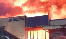 Ada Kebakaran Besar di Kawasan Industri Jababeka, Lihat Penampakannya - JPNN.com