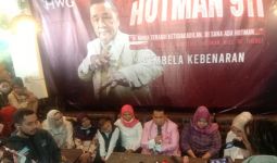 Hotman Paris Rela ke Palembang Demi Membela Korban Pemukulan oleh Anggota DPRD, Nih Penampilannya - JPNN.com