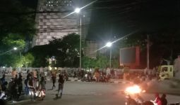 Makassar Masih Membara Menjelang Malam, Jalan Protokol Ditutup, Jokowi Mengecewakan - JPNN.com