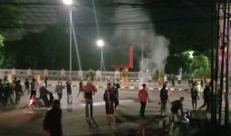 Demo Tolak Kenaikan BBM Ricuh, Mahasiswa UNM Bentrok dengan Warga, 2 Remaja Kena Panah - JPNN.com