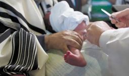 Bayi 8 Hari Dikhitan, Nyaris Seluruh Genitalianya Terpotong - JPNN.com