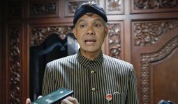 Ganjar Terbitkan SE, Instruksikan Kepala Daerah se-Jateng Pakai Aspal Buton - JPNN.com