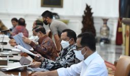 Pimpin Rapat Persiapan Piala Dunia FIFA U20, Jokowi Beri Arahan Begini - JPNN.com