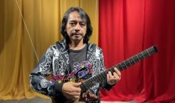 Dewa Budjana Lelang Gitar Demi Penderita Kanker Payudara, Menhub Budi Karya Beri Dukungan - JPNN.com