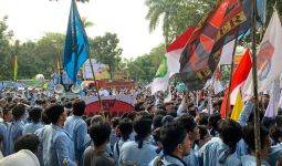 Nilai Pemerintah Pusat Sengsarakan Rakyat, Anggota DPRD Riau Tolak Kenaikan BBM - JPNN.com