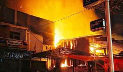 Toko Furnitur di Jakarta Timur Ludes Terbakar, Kerugiannya Banyak Banget - JPNN.com