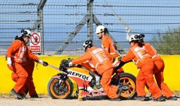 Sempat Membuat Penyelamatan Fantastis, Marc Marquez Jatuh di FP3 MotoGP Aragon - JPNN.com