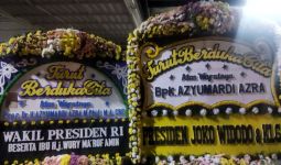Deretan Karangan Bunga Banjiri Rumah Azyumardi Azra, Ada dari Pak Jokowi - JPNN.com