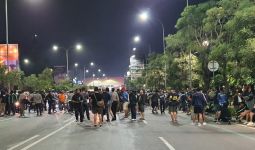 Pertandingan FC Bekasi City Vs PSIM Diwarnai Kericuhan, Pemotor Jadi Korban - JPNN.com