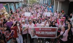 Srikandi Ganjar Kalimantan Timur Bagikan Ratusan Paket Sembako dan Voucer BBM - JPNN.com