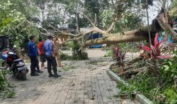 Puting Beliung Memorakporandakan 15 Rumah di Tangerang, Ada Korban - JPNN.com