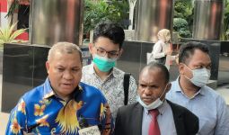 Pengacara Stefanus Roy Rening si Tersangka Perintangan Penyidikan Hadiri Pemeriksaan KPK - JPNN.com