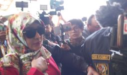 Jalani Sidang Cerai Perdana Dikawal Sejumlah Pria, Roro Fitria Ungkap Alasannya - JPNN.com