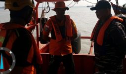 Ilham Jatuh ke Sungai saat Kapalnya Diperiksa Bea Cukai, Hilang! - JPNN.com