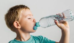Begini Caranya Jika Anak Sulit Minum Air Putih, Tolong Disimak, Penting - JPNN.com