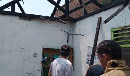 Kebakaran Rumah di Tangerang, Ratusan Warga Bantu Pemadaman - JPNN.com
