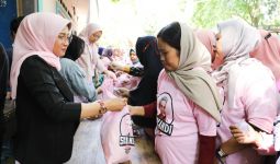 Srikandi Ganjar Bagikan 1.000 Paket Sembako Untuk Warga di Cirebon - JPNN.com