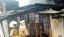 Kebakaran Mes Karyawan di Jakarta Timur, 9 Branwir dan 45 Personel Dikerahkan - JPNN.com