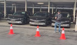 Puluhan Mobil Listrik Berjejer di DPR Demi Kesuksesan P20 - JPNN.com