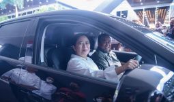 Menyetir Mobil Listrik dengan Berkeliling Gedung Parlemen, Puan: DPR Siap Terima Delegasi P20 - JPNN.com