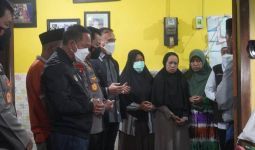 Menpora Amali Bersama Sang Jenderal Bertakziah ke Rumah Korban Tewas Tragedi Kanjuruhan - JPNN.com