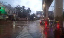 Hujan Deras, Sejumlah Ruas Jalan Protokol di Palembang Dikepung Banjir - JPNN.com