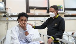Menpora Amali Jenguk Korban Tragedi Kanjuruhan, Pastikan Dapat Penanganan Terbaik - JPNN.com