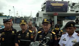 Bea Cukai Tangkap Kapal Tanker Pengangkut BBM Ilegal, Jumlahnya Wow - JPNN.com