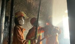 Korsleting saat Mengecas HP, Rumah di Bekasi Ludes Terbakar - JPNN.com