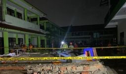 Innalillahi, 3 Siswa MTsN 19 Jakarta Tewas Tertimpa Tembok yang Diterjang Banjir - JPNN.com
