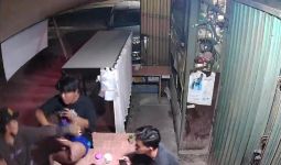 Viral Pemuda di Bekasi Tarik-tarikan HP dengan Begal, Akhirnya Begini - JPNN.com