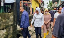 Tinjau Lokasi Langganan Banjir, Fitrianti Agustinda Langsung Turunkan Tim - JPNN.com