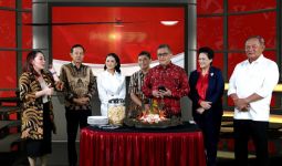 PDIP Rayakan HUT Ke-77 TNI dengan Sederhana, Makan Ayam 'Petarung' - JPNN.com