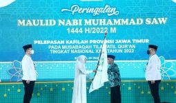 Lepas Keberangkatan Kafilah Jatim ke MTQ Nasional, Gubernur Khofifah Berharap Ini - JPNN.com