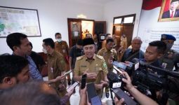 Syamsuar: Pejabat Pemprov Riau Jangan Sampai Bermain-main dalam Pendataan Honorer - JPNN.com