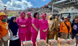 Perhatian Besar Bhayangkari Riau Kepada Pengais Rezeki di Tumpukan Sampah - JPNN.com