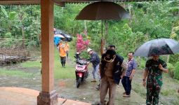 Gegara Tanah Retak, Puluhan Warga di Tulungagung Terpaksa Mengungsi - JPNN.com